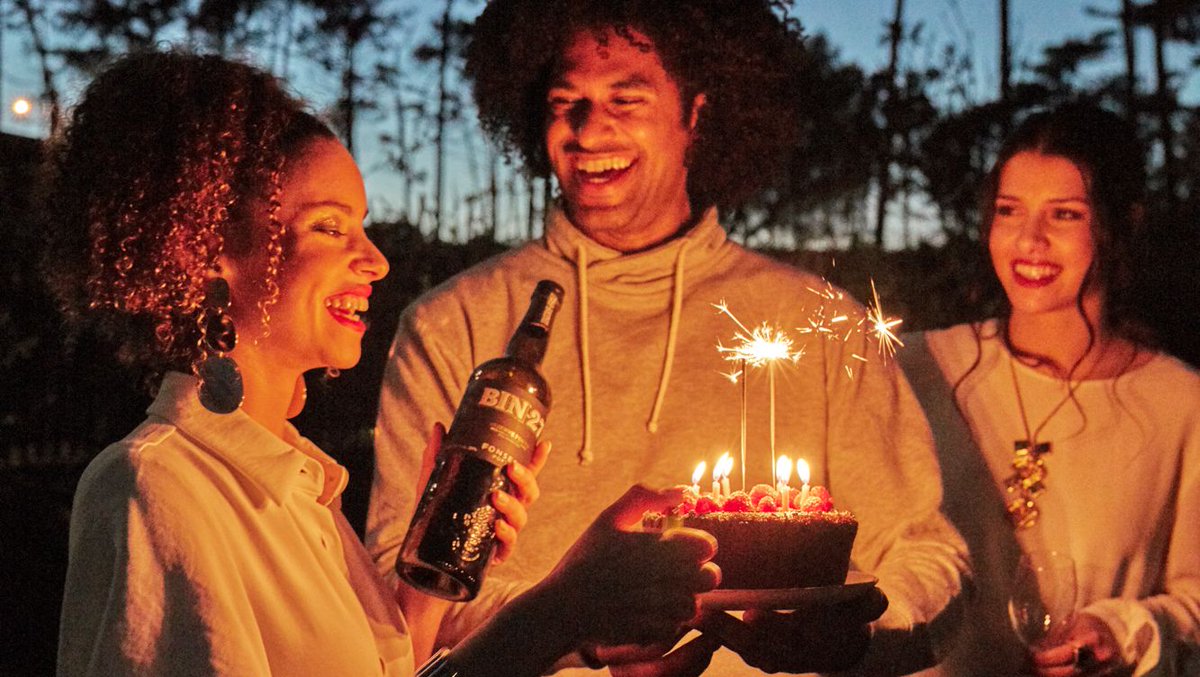 FonsecaBIN27's tweet photo. Life is so much better with friends around. Raising a glass to friendship and happiness🍷 #bin27 #bin27port #fonsecabin27 #portwine #winelovers #wineandfood #friends https://t.co/F3F7DCAtoz