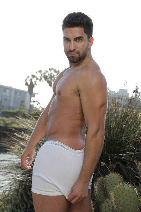 I got a surprise for you 😘 🍑 https://t.co/3q5wMGCBpy