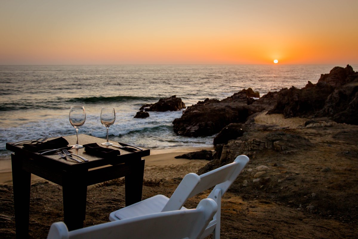 CasaDoradaCabo's tweet photo. Would you like to have dinner at sunset and end the evening under the stars?
Come and live this unforgettable experience with Elements of Baja! Meet them in our lobby. Book Now! 🍽️ 🍷 🌊 #holacabo #sunsetdinner #elementsofbaja #dinner #love #romanticdinner #bethemoment #safecasa https://t.co/NFp9KFDtpN