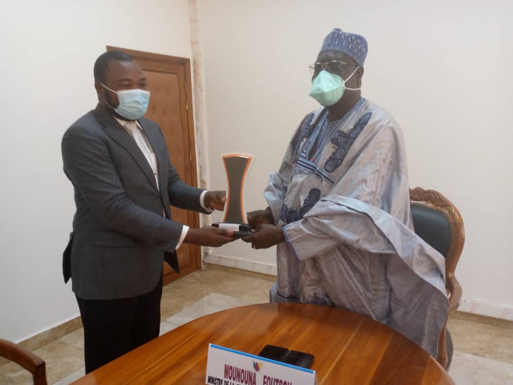 MFoutsou's tweet photo. The Go-Africa Initiative Cameroon (#GAICAM) has honoured me with an Award. The "Cameroon's Heroes of Valor #Award" was symbolically handed over to me this Thursday, October 8, 2020 in my Cabinet. I share this with all of you who support me. https://t.co/NVtTB1sbXY