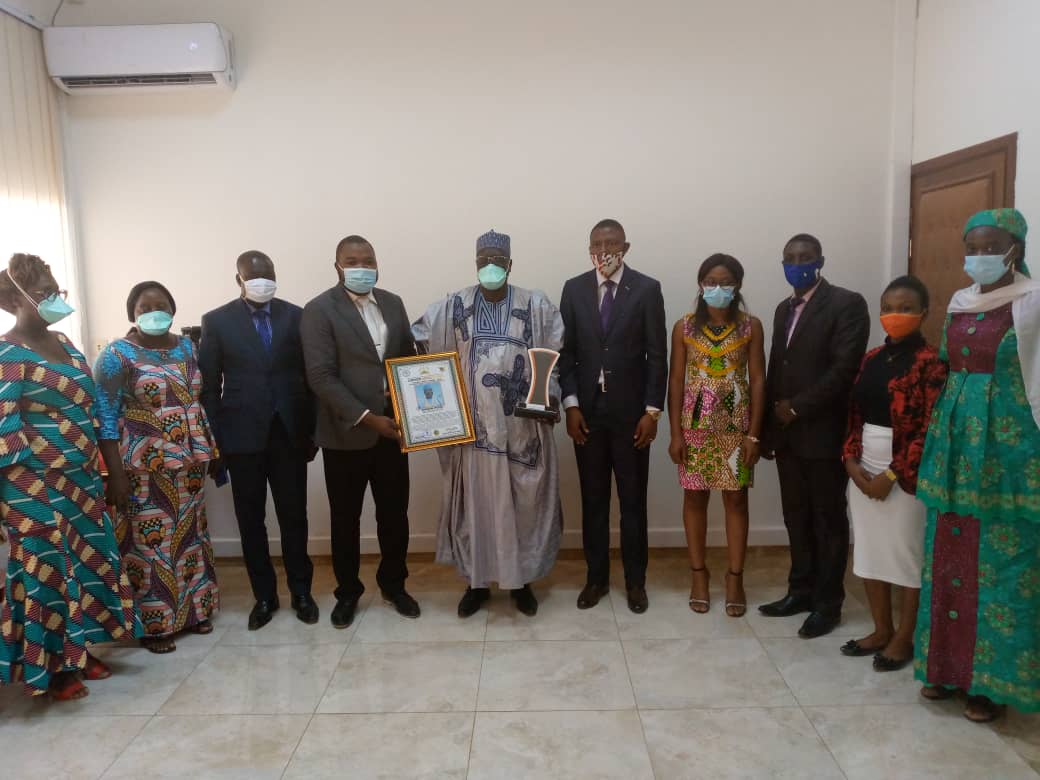 MFoutsou's tweet photo. The Go-Africa Initiative Cameroon (#GAICAM) has honoured me with an Award. The "Cameroon's Heroes of Valor #Award" was symbolically handed over to me this Thursday, October 8, 2020 in my Cabinet. I share this with all of you who support me. https://t.co/NVtTB1sbXY
