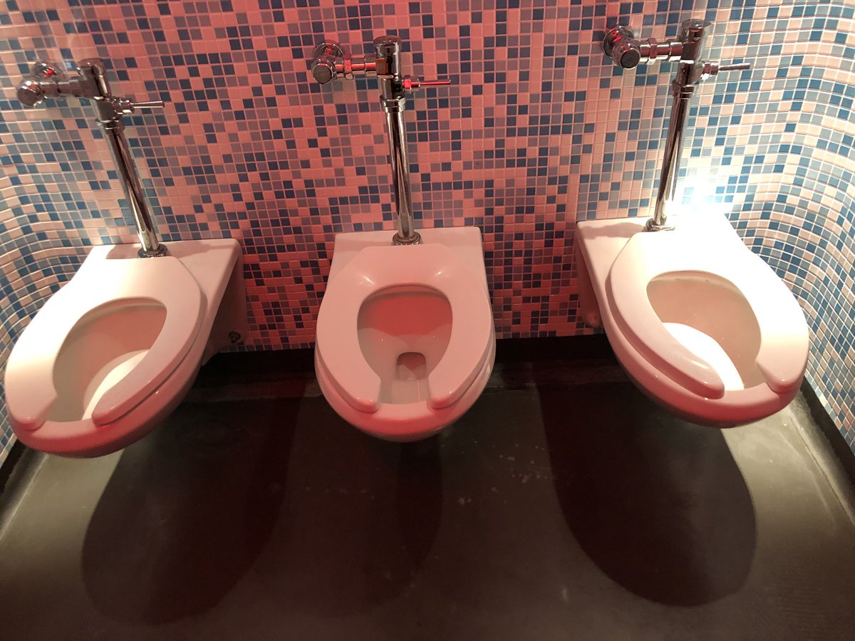 Idéal pour se soulager en bonne compagnie #paris