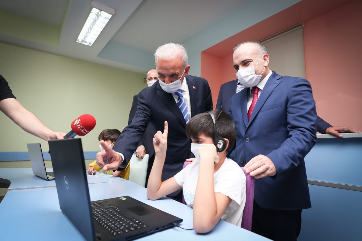umraniyeilcemem's tweet photo. Evinde bilgisayarı veya interneti bulunmayan öğrenciler için Ümraniye Belediyemiz tarafından açılan EBA Destek Noktaları hizmet vermeye başladı. Desteklerinden dolayı Ümraniye Belediyemize teşekkür ederiz.@memleventyazici @TC_Umraniye @umraniyebeltr @ismetyildirimtr @gokcimen03 https://t.co/SeYLTHGtPa
