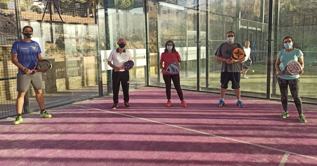 Aquí, disfrutando de una tarde de padel en las instalaciones municipales, gracias al apoyo del <a href="/Ayto_Plasencia/">Ayto. de Plasencia</a> <a href="/isablanco7/">ISA BLANCO</a> <a href="/fernandopgp/">Fernando Pizarro</a>. El funcionamiento y la limpieza es estupenda y se cumplen a rajatabla las medidas de seguridad, vivamos el día a día y divirtámonos.