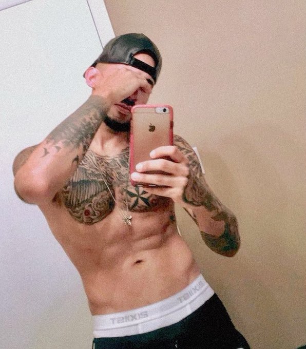 blessed. #TBT https://t.co/lPQf8i5vJt<a href="/tag/tbt"class="tags">#TBT</a>