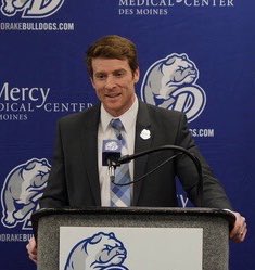 DrakeBulldogsFB's tweet photo. How it started:       How it’s going: https://t.co/d3Q8vnobmP