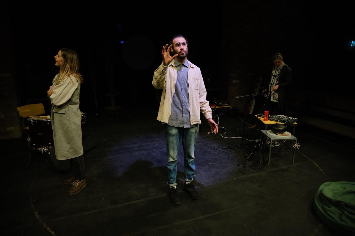 TremoloTheatre's tweet image. Throwback to @BristolFerment in January. Such a delight to work with a fantastic team to test our show #UtilityFunction about artificial intelligence & creativity. Huge thanks to everyone who’s worked with us so far. We’re hoping to keep developing it so stay tuned for more news.