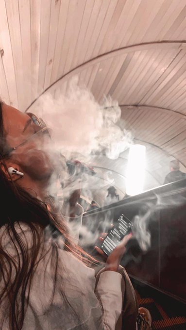 Goodnight :)  https://t.co/59iRFSwRXi https://t.co/Z84FF7ANmV