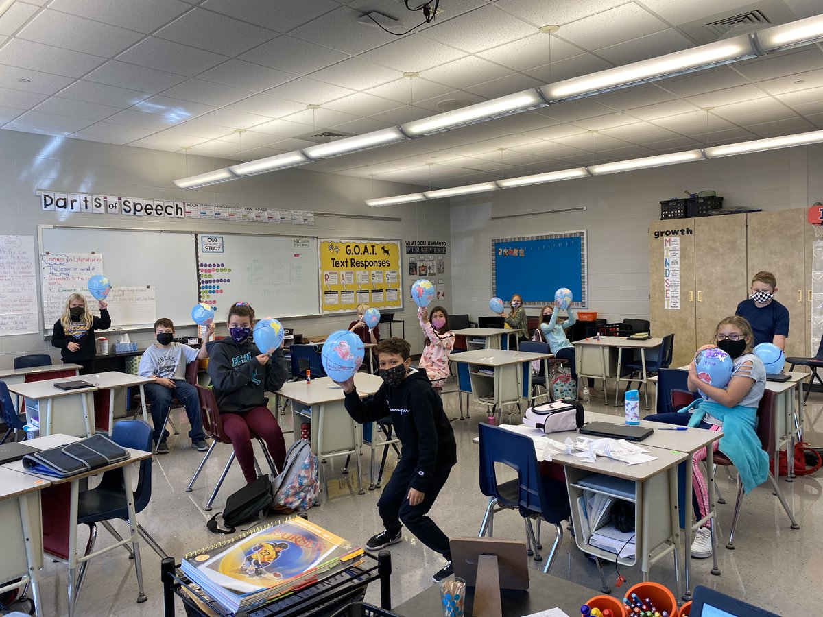 PeruParkside's tweet photo. Mrs. Holman's 5th graders made globes of the Earth out of balloons this week! #funatparkside #peruraiderpride https://t.co/19RF6HMOpf