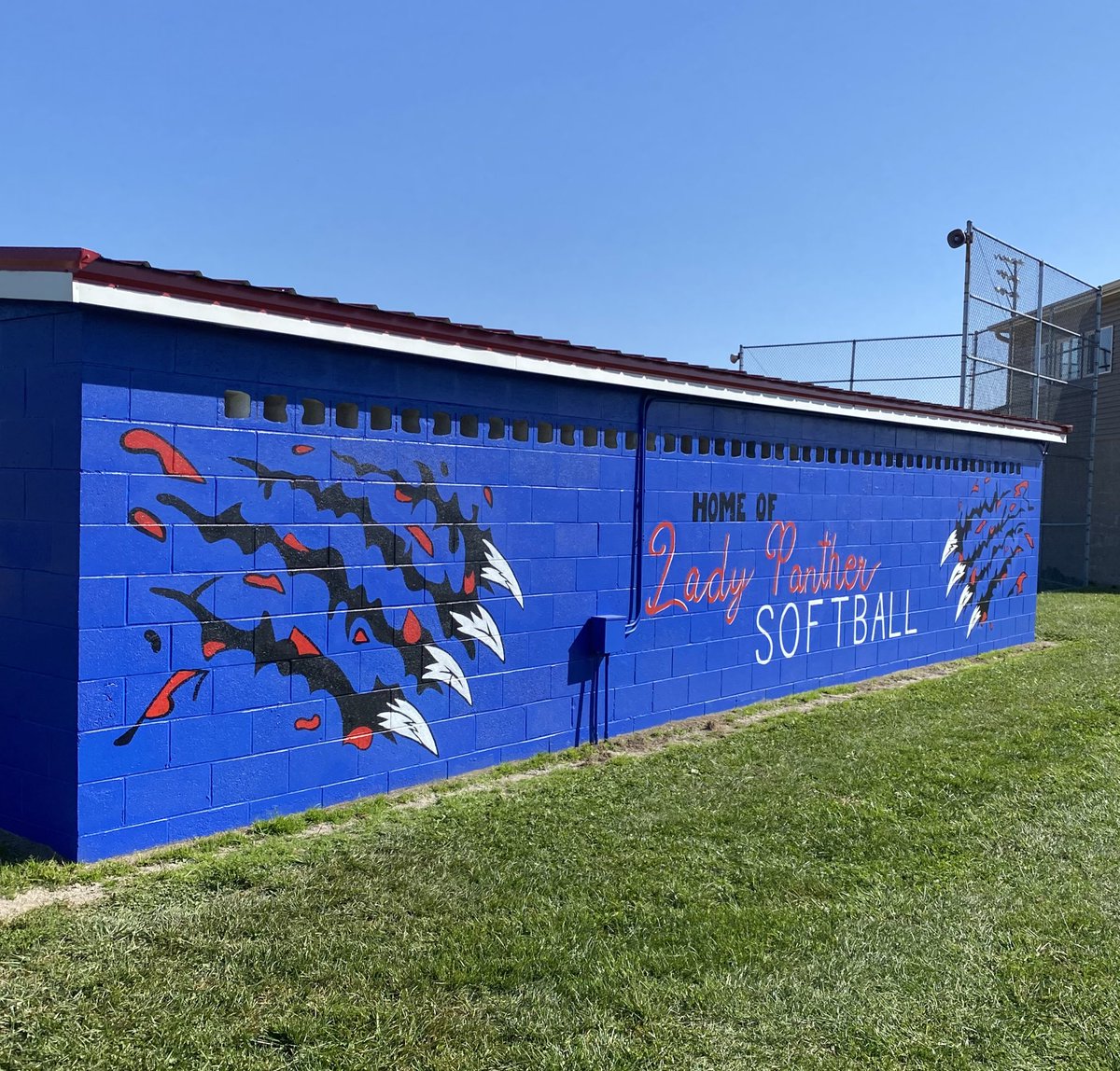LadyPantherSB's tweet photo. The dugout got a new makeover!  Thank you to the very talent Brooklyn Basham! 🐾💙🥎❤️🐾 https://t.co/xqKvAFmIFO