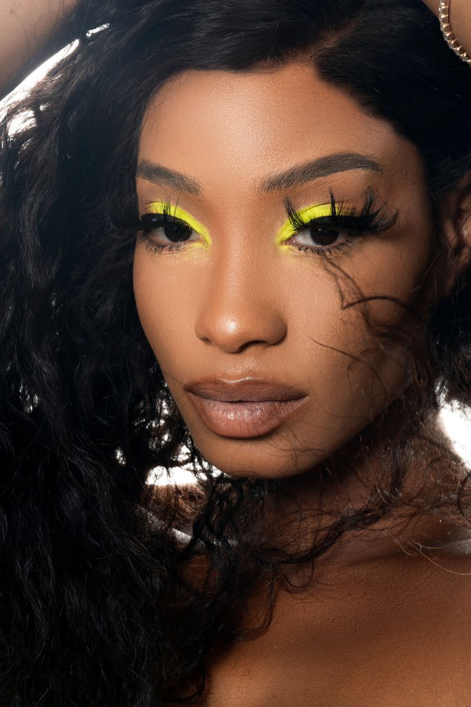 _beeware_'s tweet image. Flirty, Freaky, Fun, you see the lashes get you some😘 “FlirtyBee”

12$ comes with cute and reusable case, brush, and tweezers! 
BeeTheBeautySupplier.com
wear #lashesonfleek #esthetician #striplashes#striplashextensions  #atllashes #houstonlashes #BlackOwnedBusinesses