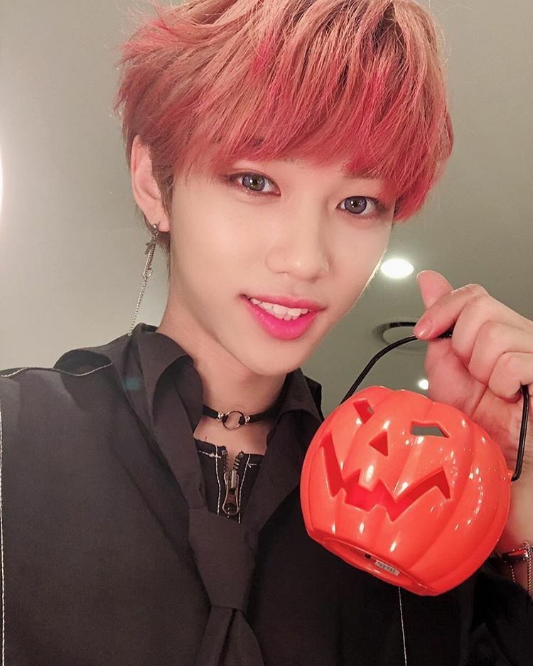 My family hosts a halloween party every year(not this year tho smh wanting covid go away pt 2 in this thread lol) so I pulled this off that he sent a selfie to me of him getting ready for the partyLast one for now :)! If you want me to do another idol just comment down below 