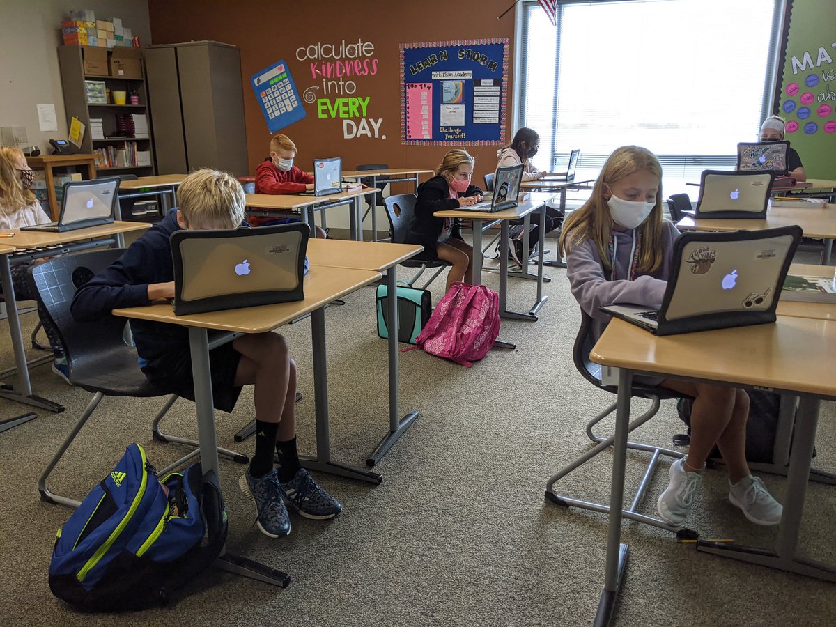 mrskatsbulas's tweet image. If I had you guess, would you say they&apos;re working independently or with a partner?! Definitely partners! 😂 #sociallydistancedpartners #learningin2020