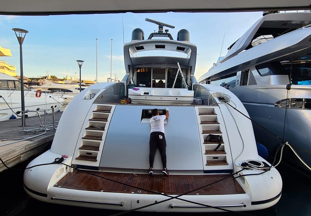 LuxWrap's tweet photo. Mangusta 108 Wrap Progress. Metallic silver gloss! @luxwrap #luxwrap #superyacht #luxury #yachting #yachtlifestyle #yachtlife #yachtwraps #superyachtwrap #boatwrap #yachtwrap #boatwrapping #yachtwrapping #wrapping #interiorwrap #interiorwrapping https://t.co/0tJmkJjidy https://t.co/qo5AqAizaf