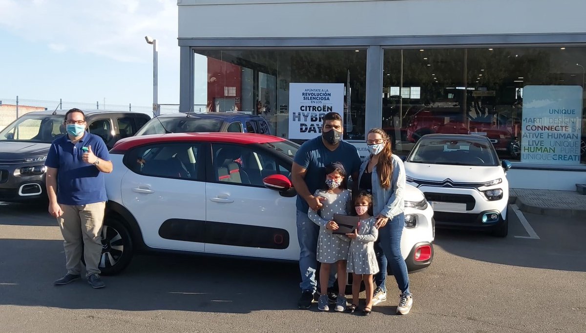 EjidoMotor's tweet photo. 👨👩👧👧 Daniela y su familia ya disfrutan su #C3. ✌️
Querían #estrenarencocheneAlmería y no dudaron un instante el elegir a #EjidoMotor para ello. 😎
Ya puede decir #MiCitroënesdeEjidoMotor. 😉
Bienvenidos a la #familiaejidomotor. 🤗
#MoveInSpain #CitroënAlmería #RoquetasdeMar https://t.co/UjEaQezamM