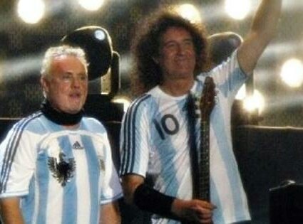 Twitter 上的 💚🎄Ⓑⓡⓘⓢⓐ🎄💚："Roger May y Freddie Mercury con la Argentina ustedes q https://t.co/h4pNcquZ2e" / Twitter
