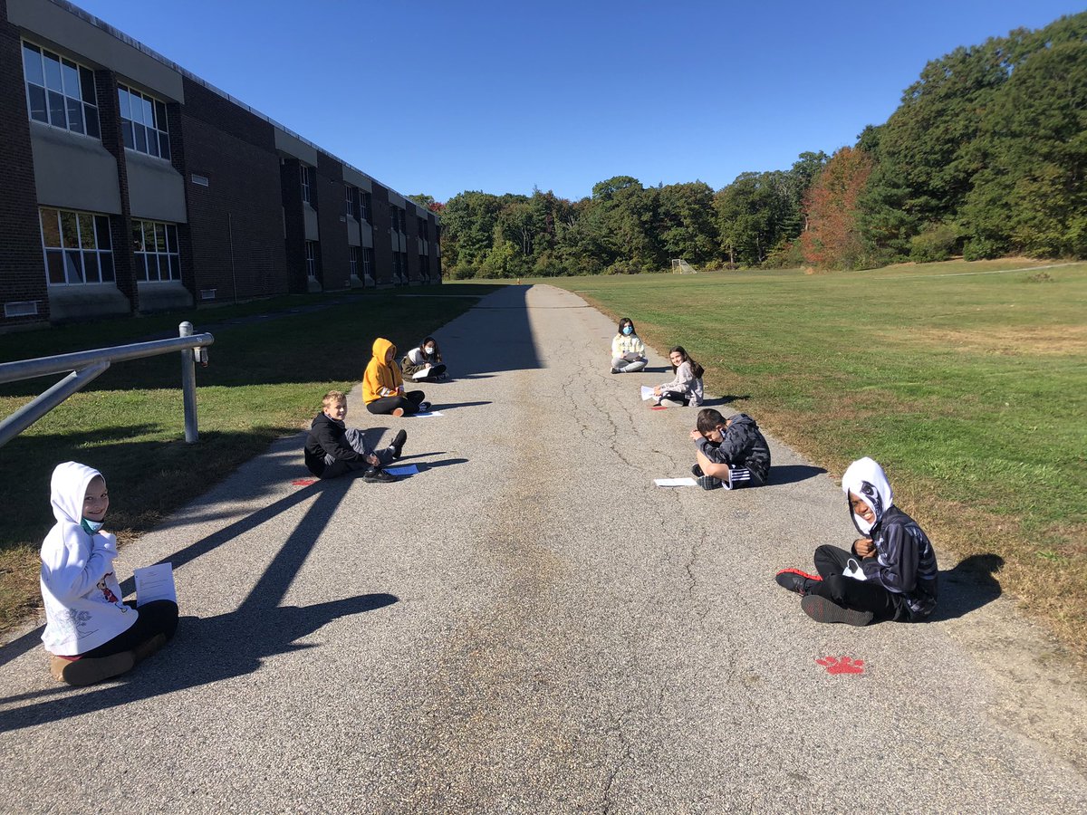 Loved reading outside with this awesome group today! ❤️🍂☀️