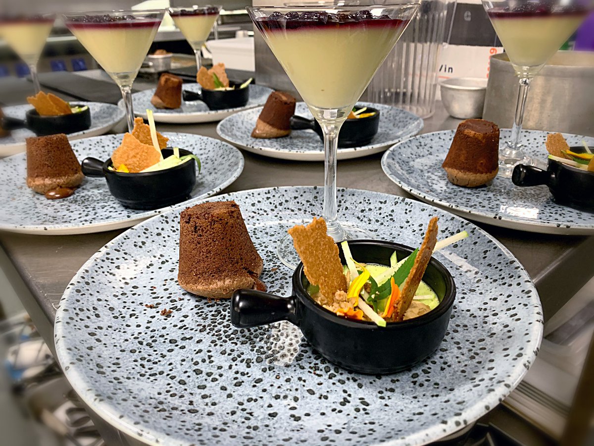Lovely 5 course taster menu tonight #part3 <a href="/tomchef123/">Tom Lowe</a> <a href="/chefbenji64/">Ben Cook</a> <a href="/Rachael48432853/">Rachael Wilson</a> <a href="/OliCullers/">Oli Cullingworth</a> @AmyAkroberts <a href="/HolroydHowe/">Holroyd Howe</a> <a href="/DalebrookLtd/">Dalebrook Supplies</a> @ChefSi71 @chefysimon