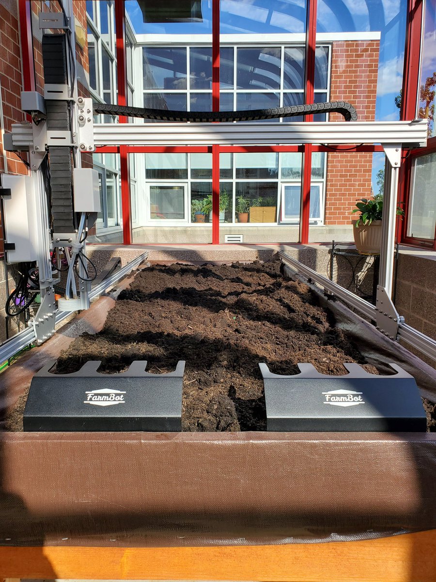 Mrs_Greening's tweet photo. "There are no gardening mistakes; only experiments." - Janet Kilburn Phillips
Let the experimenting begin!  @HanoverMiddle @HanoverPublic @farmbotio #STEAM7 #STEAMedu #growyourownfood #cityfarm #organicfarming #passthesalad https://t.co/K0SZoALe00