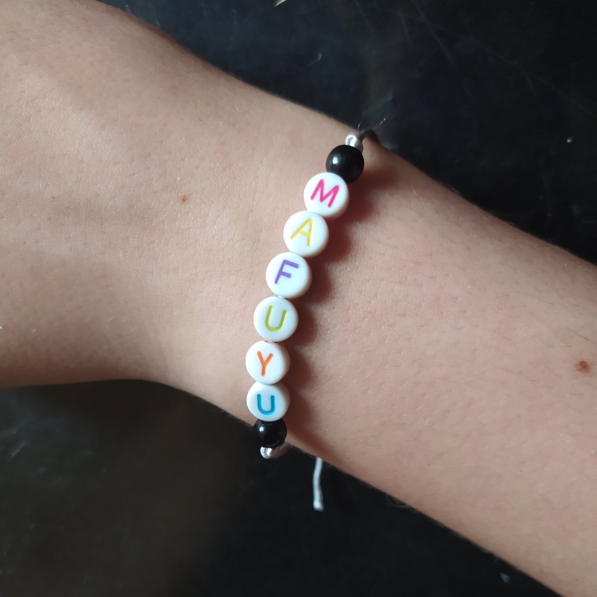 BellatrixStore's tweet image. 🍡 Pulseira personalizável 
Valor: R$4,00+frete
No MÁXIMO 8 letras
Fio prata
Pedidos via DM💌