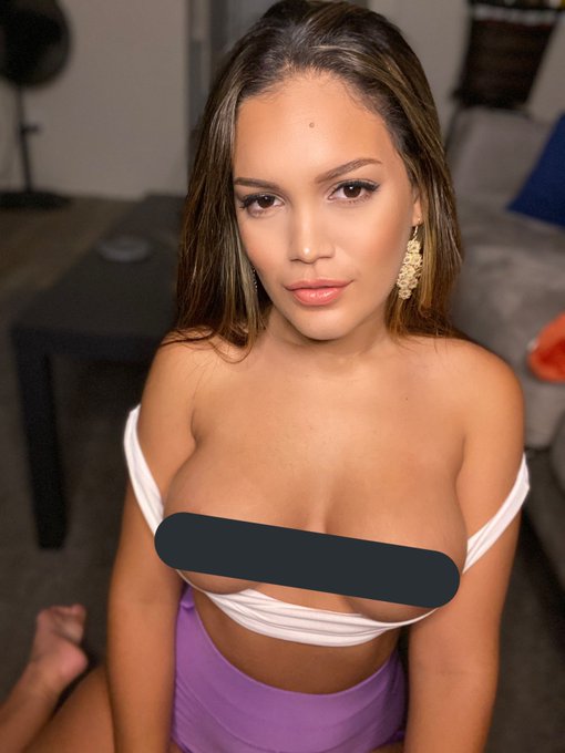 My Onlyfans is FREE for the next 24 hours! Hurry up and subscribe 😘  https://t.co/TAxkYak7se https://t<a href="/tag/avn"class="tags"><span>#avn</span></a><a href="/tag/avnshow"class="tags"><span>#avnshow</span></a>