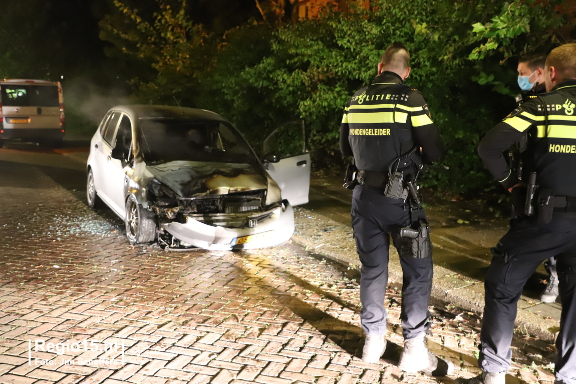 regio15's tweet photo. Op de #Gaarde in #DenHaag heeft brand gewoed in een geparkeerde auto. De brandweer heeft de brand geblust. https://t.co/qE99E1N3Hz