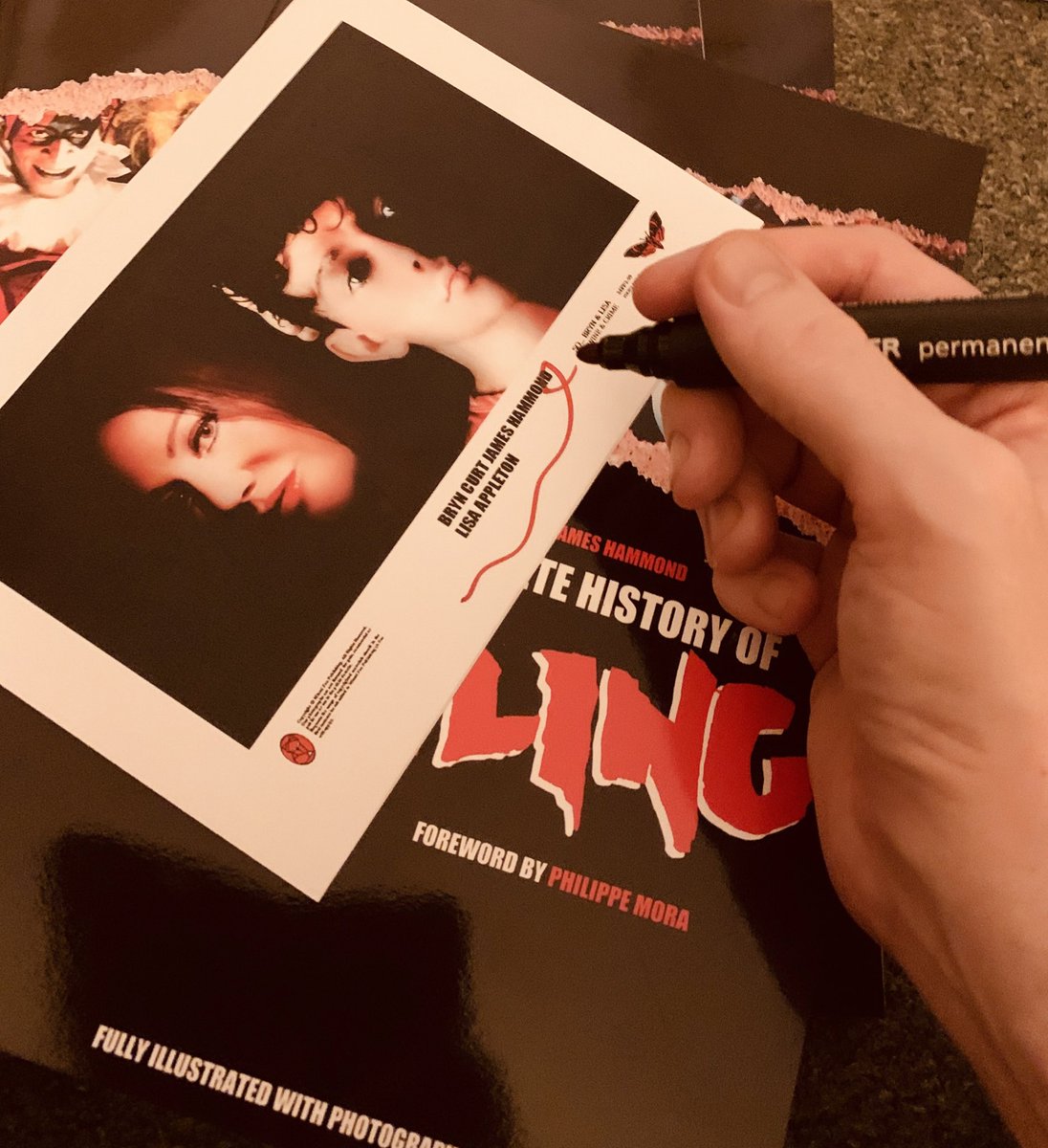 BrynCJHammond's tweet photo. I’ve teamed up with @salemhorrorfest to give away 5 copies of The Complete History of The Howling paperback. Good luck everyone & make sure you follow Salem Horror Fest for up-and-coming details!
#HowlingHistory #SalemHorrorFest #horrorcommunity #promotehorror https://t.co/fluemodhgd