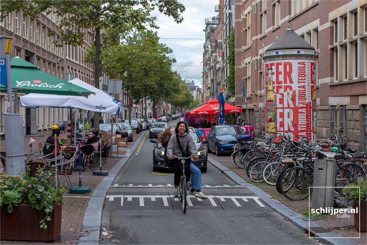 schlijper's tweet photo. Paris makes spaces for cyclist during corona.
Amsterdam removes space for cyclists during corona.
#placemaking #placetaking
07.10.2020 17:00 #Amsterdam #Spuistraat #bikeAMS https://t.co/UD6FmsFqs6