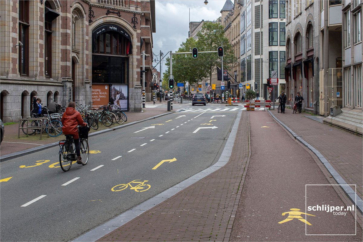 schlijper's tweet photo. Paris makes spaces for cyclist during corona.
Amsterdam removes space for cyclists during corona.
#placemaking #placetaking
07.10.2020 17:00 #Amsterdam #Spuistraat #bikeAMS https://t.co/UD6FmsFqs6