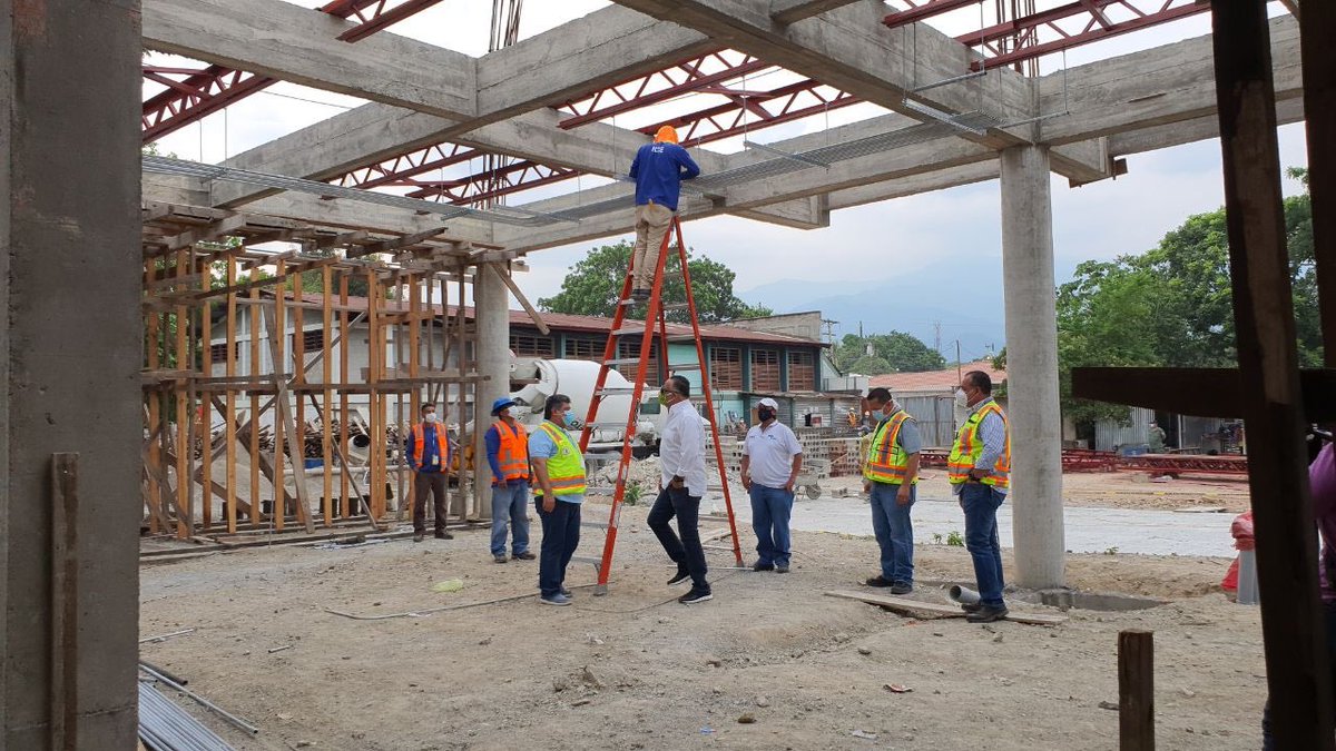 armandocalisps's tweet photo. Este #Jueves #8Octubre supervisé el avance de los trabajos de construcción del Macro Distrito Municipal de Salud de #Cofradía.
La obra ejecutada con fondos 💯 municipales acercará aún más la salud a miles de vecinos de ese distrito.
#TuSaludEsNuestraPrioridad
#ObrasQueTransforman https://t.co/oFDDFr7Xcr