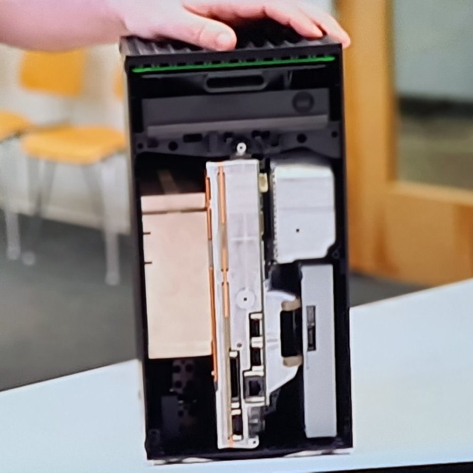 THA_SHIZNIT's tweet photo. @tomwarren @shaka40678111 50% smaller, only SLIGHTLY more powerful to the point we won't even notice difference much in the end, & a tightly crammed packed, more poorly designed console with blocked vents, little air flow, that doubles as a space heater or cooker. #LazyEngineering #NotAsCarefullyCrafted https://t.co/EbLpCYFS4K