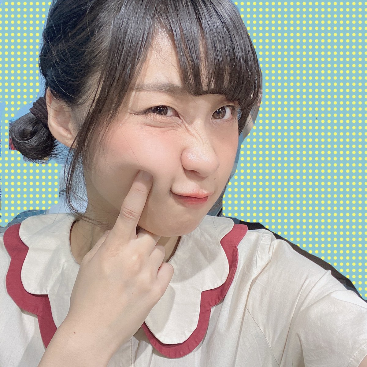 藤本海咲 Pa Twitter おはようございます 千秋楽後に慌てて衣装で自撮りをした時の私 かわいこぶってぷにゅ顔してますが私が顔を触ってる 時はだいたい顔が疲れてるのを誤魔化してる時です おすすめ