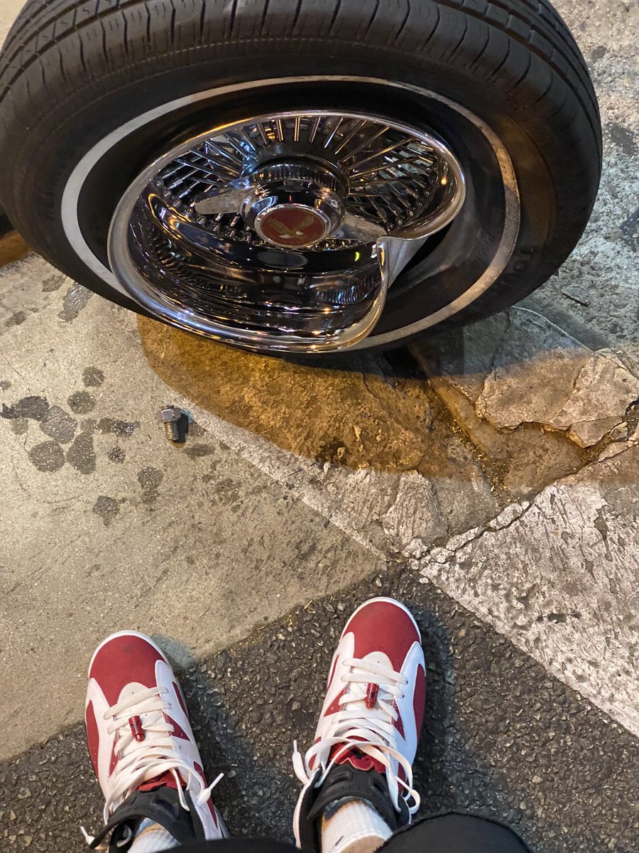 PHILTHYBASA's tweet photo. Ride until the wheels fall off. #literally #lowriderproblems https://t.co/gEgzYvnoLw