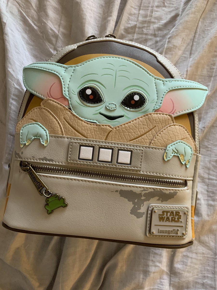 KristinOropeza's tweet photo. Itβs the little things in life...I ordered this just the other day and it shipped quickly. So happy to add this to my Loungefly backpack collection! #thechild #babyyoda #TheMandalorian #loungefly #thingsicollect #starwars #disneyfan https://t.co/VwTFRxODyD