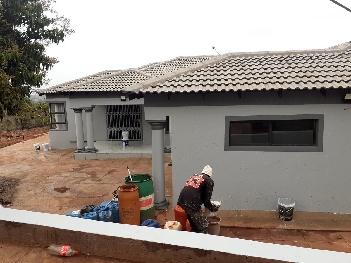 Tshidzani1's tweet photo. With 4 years of experience NTP PAINTINGS  still the best place to find highly trained n qualified PAINTERS.  We give a beauty to your house at a very low price. 0727310850 is an 24/7 line for calls n WhatsApp. We can figure something out until our service reaches you pls RETWEET https://t.co/9PXvMUVUJ9