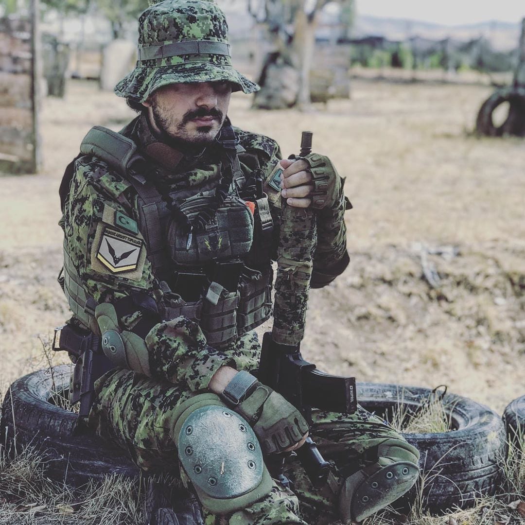AnkaraAirsoft's tweet photo. #milsim #eotech #eotech552 #magazine #lowaboots #usnavy #milsimairsoft #emersongear #cz75b #turnavy #combatpants #airsoftwar #airsoftgear #actionsportgames #nuprol #ankaraairsoft #canadiancamo #airsoftankara #kneepad #ydsboots #wiley #vfcairsoft #cirasvest #booniehat #cadpat https://t.co/xqzfJVoPJI