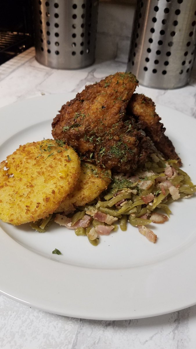 MissGabbyGuns's tweet photo. Fried chicken, french beans w bacon and sweet corn grit cakes 😁 #chefgabby #foodporn #privatechef #cookingdate #dinnerdate #chefwithbenefits #DateGreenville #greenville #greenvillesc https://t.co/D8qRXY5eDP