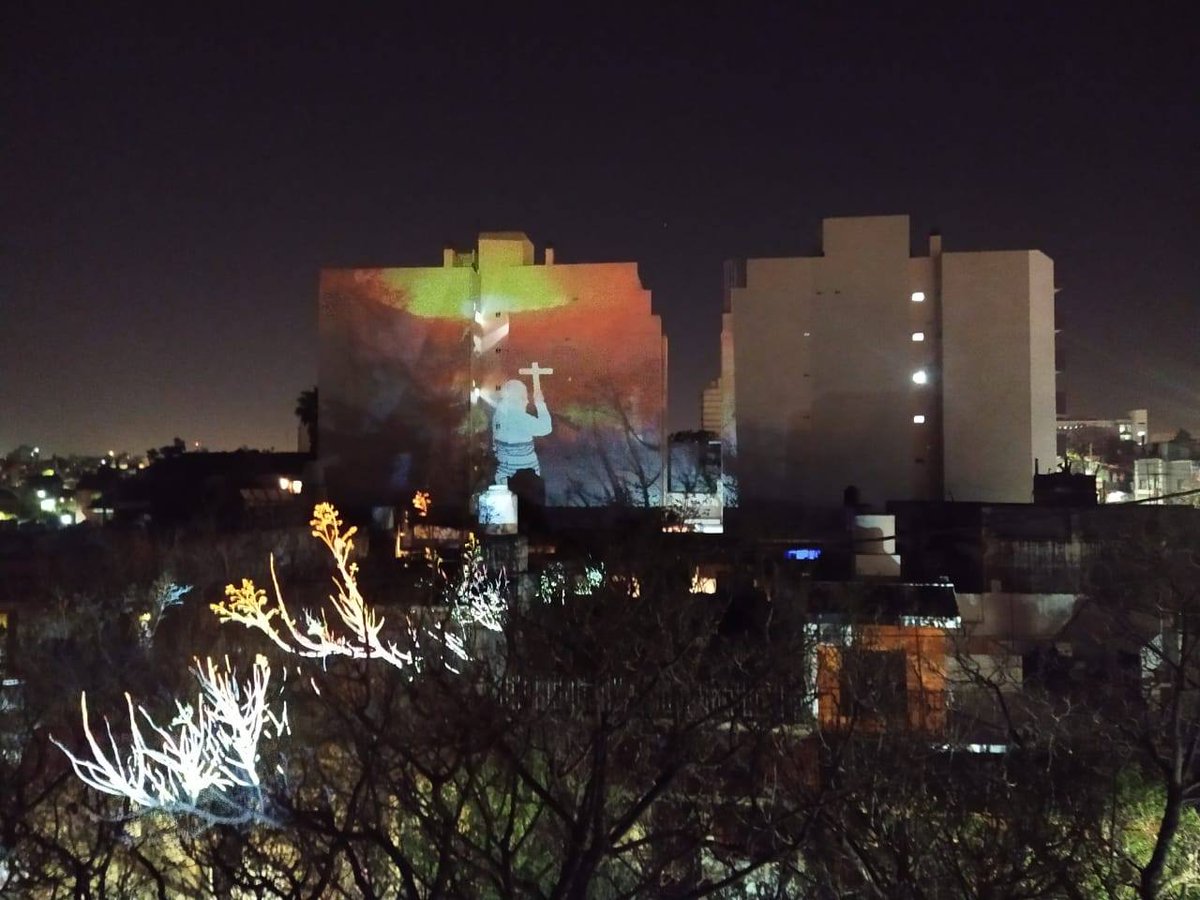 Cuando el #arte y la #lucha se unen en un colectivo. Que las voces sean públicas. Que llegue a todos los rincones. Ayudanos con un retweet! #ardecordoba #Todofuegoespolitico