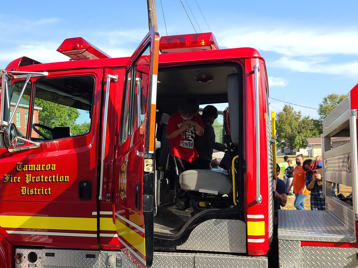 DrBrianBrink's tweet photo. Thank you to the Tamaroa Fire Department for running our fire drill and letting some of our kiddos get a chance to see a fire truck up close! Fire Prevention Week 2020! https://t.co/2QHSAjesPh