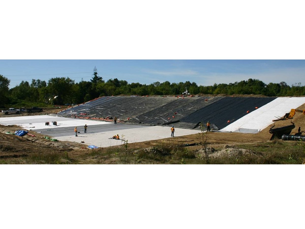 Queen’s #FEAS researchers developed geosynthetic liner technologies to keep waste from damaging our planet—and now, thanks to funding from the Queen’s Wicked Ideas competition, they’re developing monitoring systems to track their performance.

engineering.queensu.ca/news/2020/10/w…