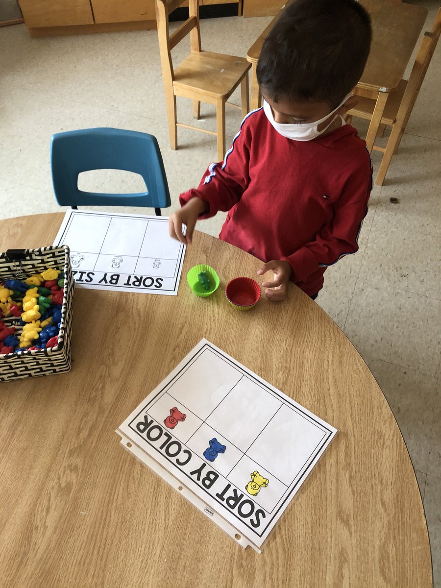 MsWilsonhrb's tweet image. Another day of sorting! #sortingletters #sortingcolours #sortingbycolour #hcdsbk