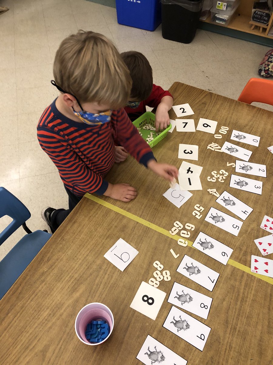 MsWilsonhrb's tweet image. Another day of sorting! #sortingletters #sortingcolours #sortingbycolour #hcdsbk