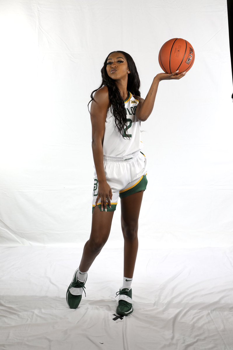 Deauzya's tweet photo. your favorite hooper’s, favorite hooper. https://t.co/v2xFhFiOYK