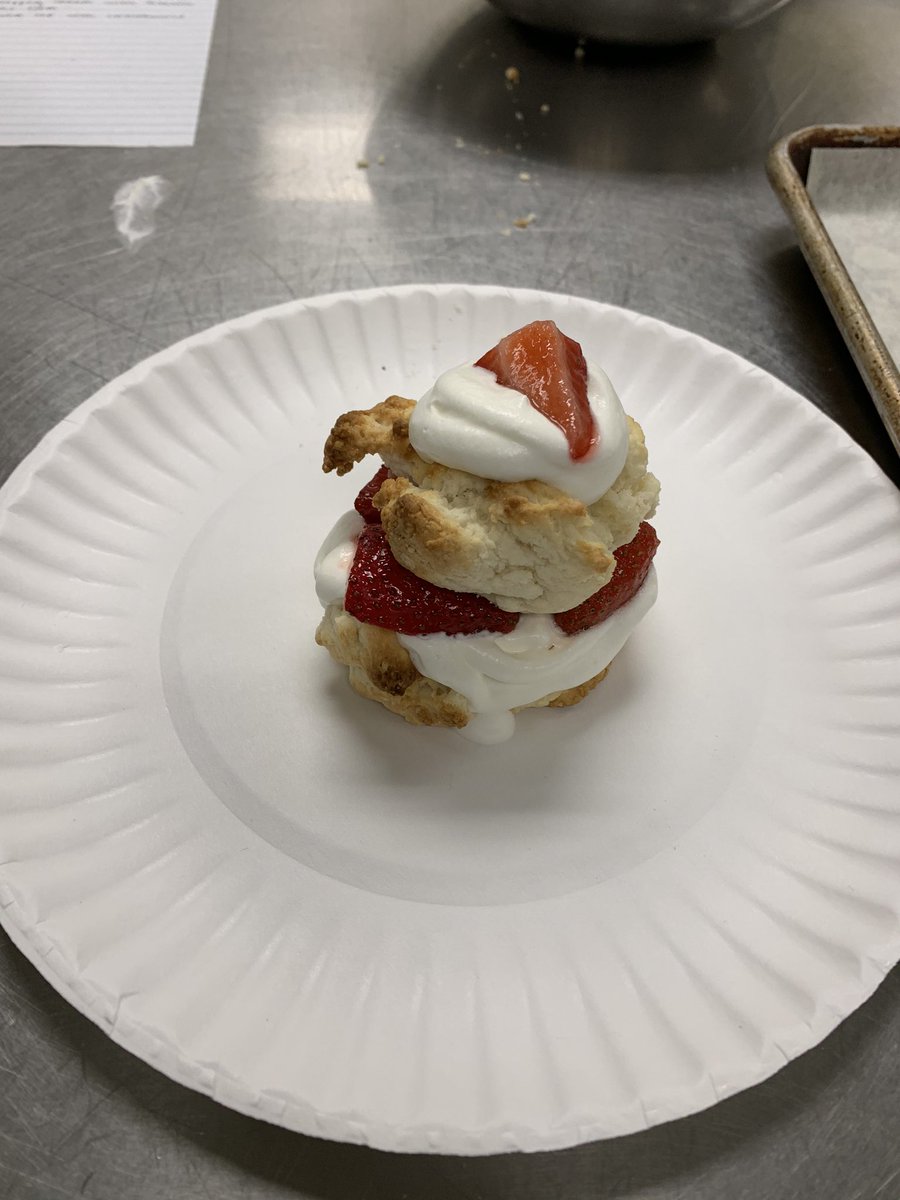 CentennialCuli1's tweet photo. We made and played Strawberry Shortcake today in Intro to Culinary 2nd period! https://t.co/zEFENkakHU