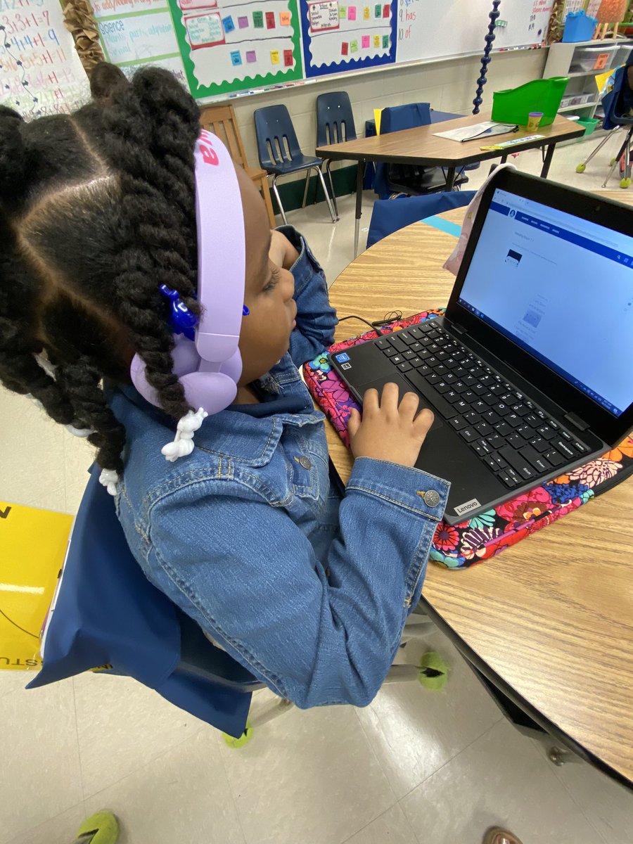 It’s our 3rd back for in-person learning and these fabulous first graders are rocking online counseling lessons and a reading test!! They are amazing!! 
<a href="/DicksonTigers/">E.R. Dickson Tigers</a> @PrincipalERD <a href="/ElderkinKristy/">Kristy Elderkin</a>