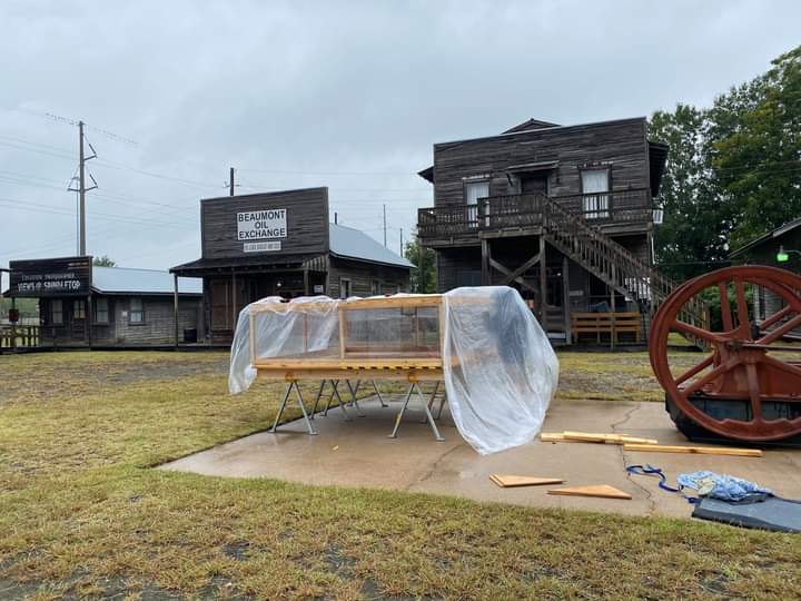 SpindletopGC's tweet photo. The Robot Battle Arena is up and ready for action for Saturday's Black Gold Bash Fundraiser Event!
Everyone please stay safe, and we will see you all on Saturday!
#Gladyscity #spindletop #setx #beaumonttx #texashistory #texastourism #bmttx #blackgoldbash #museumfundraiser https://t.co/9IZ7xHC9W5