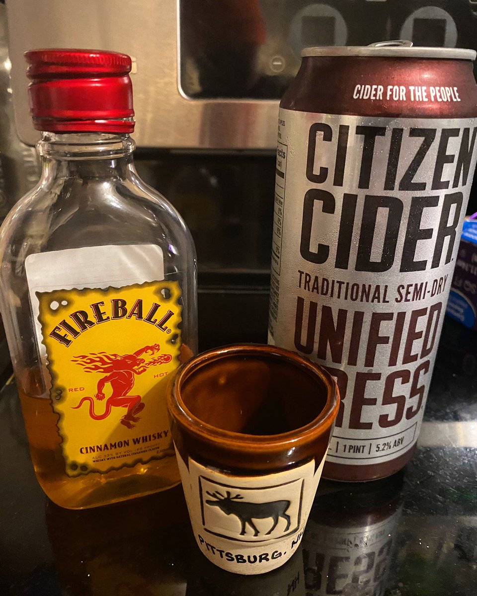 Carrrrrieee_vt's tweet photo. One of my favorite combos!! What’s yours?? #vtcider #citizenscider https://t.co/OdoWBUgnYk