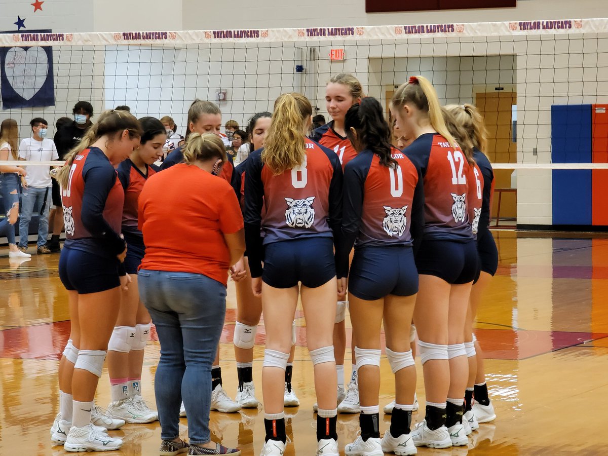 rubioMarisol2's tweet photo. 🏐 volleyball @TMHSWildcats     #SeniorNight  #JVwin #VarsityWin shoutout to #MS team 💕🐾 @12kgibbons @TRamos76 @KinseyHutche https://t.co/Ku5K1tXjug