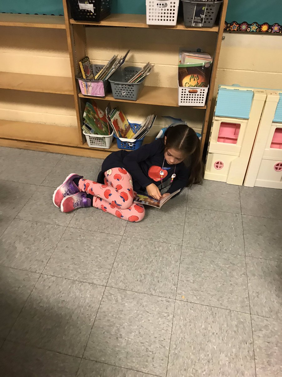 ms_stevenson_nl's tweet photo. We’re slowly building our reading stamina!!! #3waystoread #readingeverywhere https://t.co/xjo3Rj4c9o
