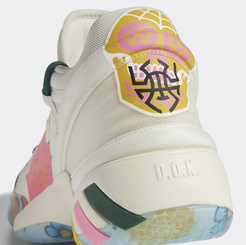 JazzNationBr's tweet image. Mitchell ainda vai se tornar o dono dos tênis de basquete mais incríveis do universo. Cara é f*da dentro e fora das quadras. #donissue2